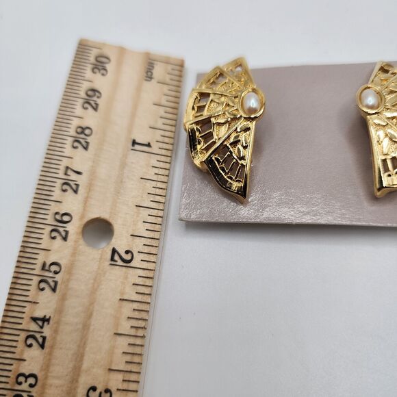 Vintage 80s AVON Moonlight Lace Fan Shaped Gold Tone Clip On Faux Pearl Earrings - Picture 3 of 6